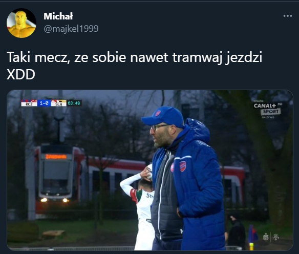 TRAMWAJ w tle na meczu Ekstraklasy! xD